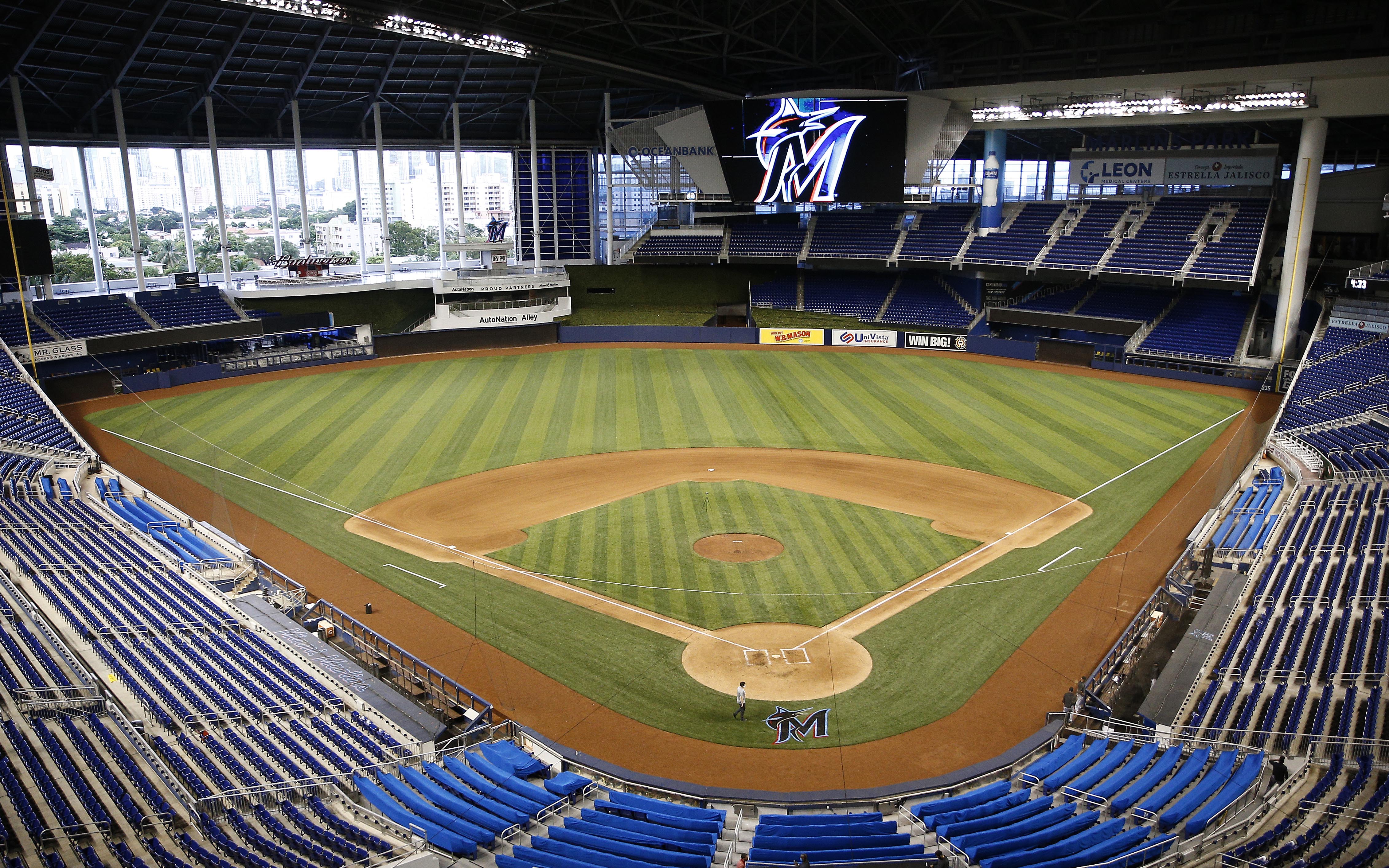 Miami Marlins vs. Cincinnati Reds at LoanDepot Park